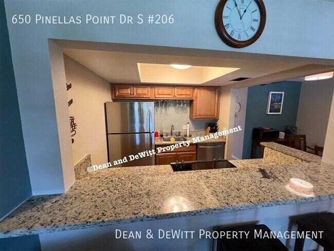 Building Photo - 650 Pinellas Point Dr S