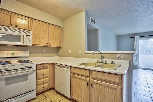 Building Photo - 3128 Tarpon