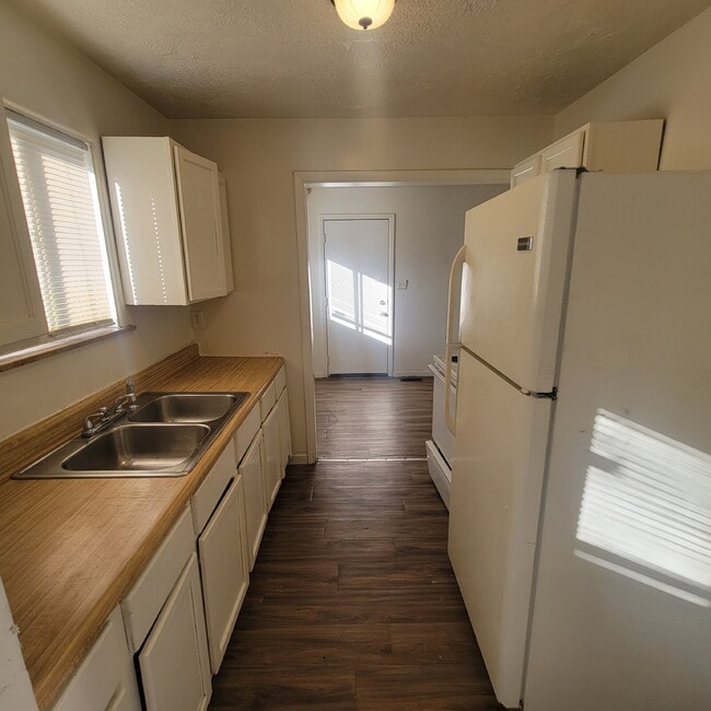 Building Photo - Devington Area 3BR House w/Garage!