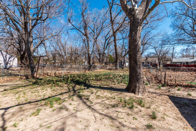 Building Photo - 1562 Floberta St