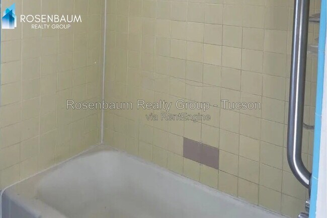 Building Photo - 3611 E Glenn St