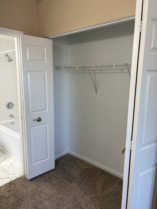 Building Photo - 802 Lexington Dr