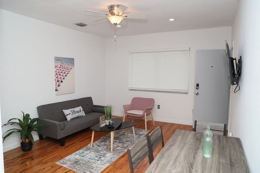 Primary Photo - 219 Antilla Ave
