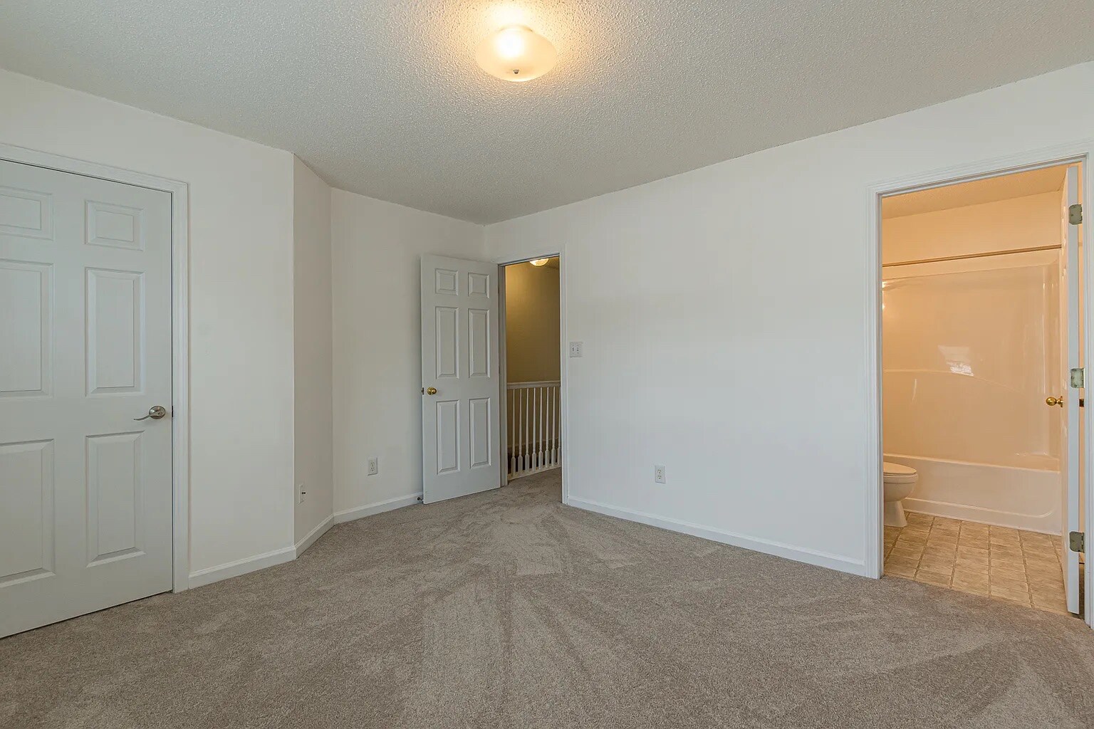 Building Photo - Room in Condo on Ginnis Rd