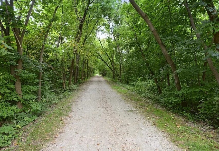 Immediate access to the West Bloomfield Nature Trail! - Bloomfield On The Green - West Bloomfield, MI