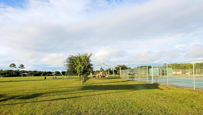 Building Photo - 399 Pin Oak Loop