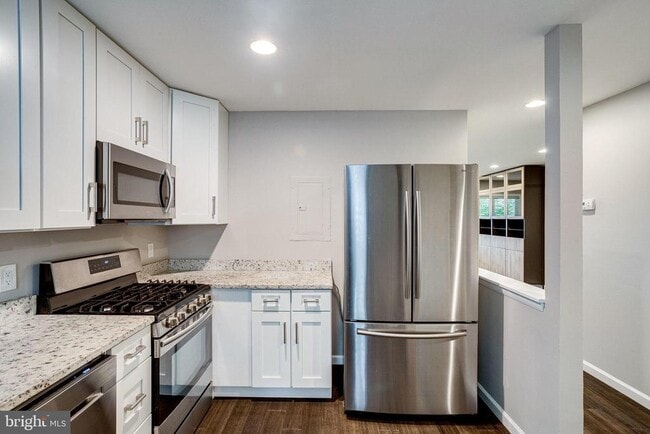 Building Photo - 2648 Bowen Rd SE