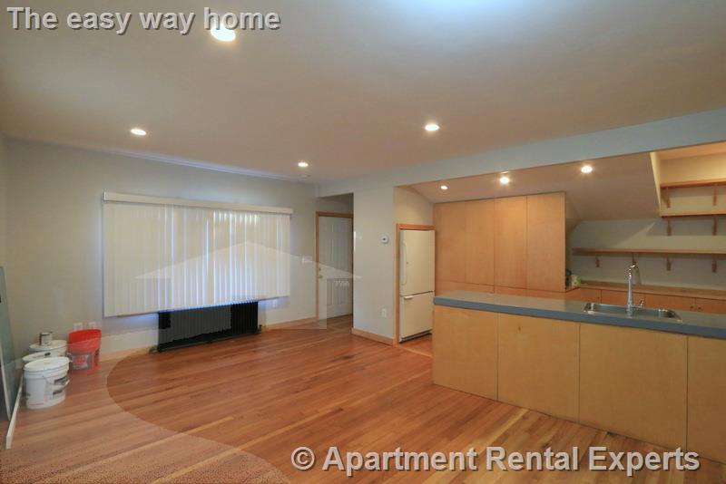 Building Photo - 132 Columbia St