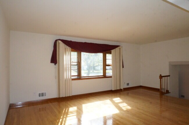 Building Photo - 28 Belmont Dr