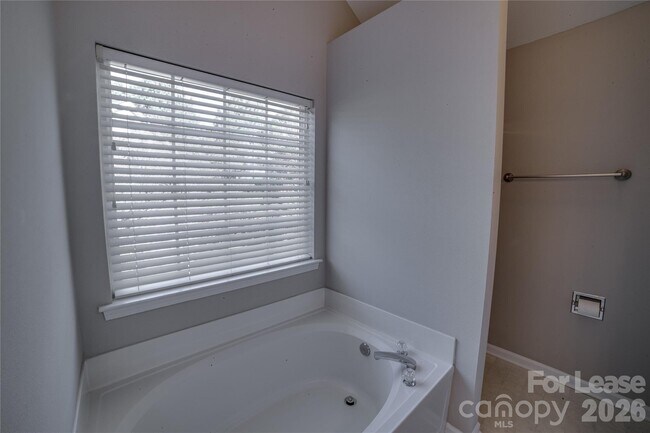 Building Photo - 6434 Gatesville Ln