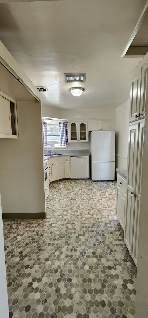 Building Photo - Gorgeous Lemon Grove home with Vintage character!