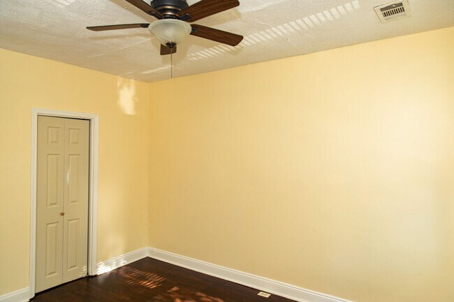 Building Photo - 505 Denison St