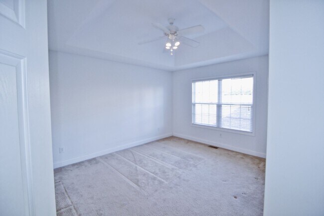 Building Photo - 1491 Mayfair Dr