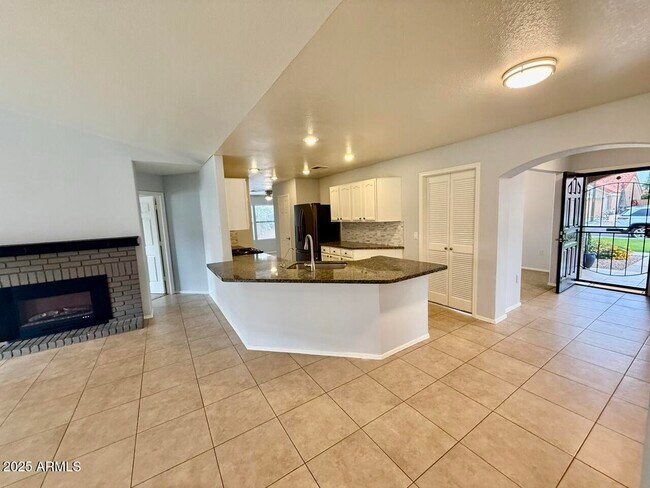 Building Photo - 646 N Cobblestone St