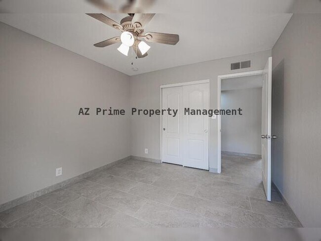 Building Photo - 542 W Pampa Ave