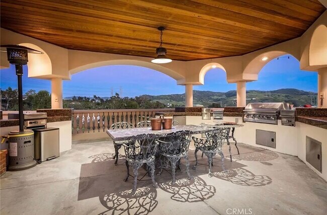 Building Photo - 30702 Hilltop Way