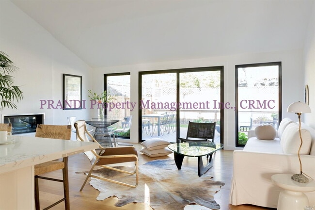 Building Photo - Contemporary Corte Madera Home, Recently R...