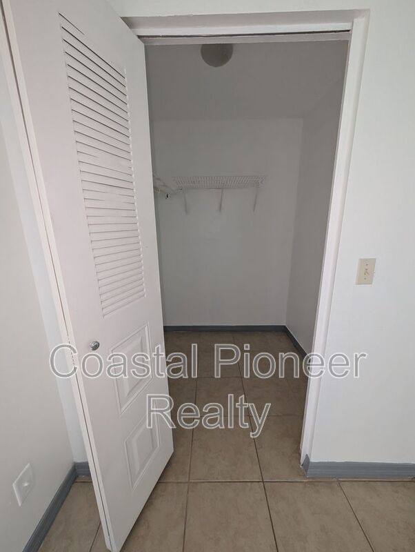 Building Photo - 1331 Coolridge Dr