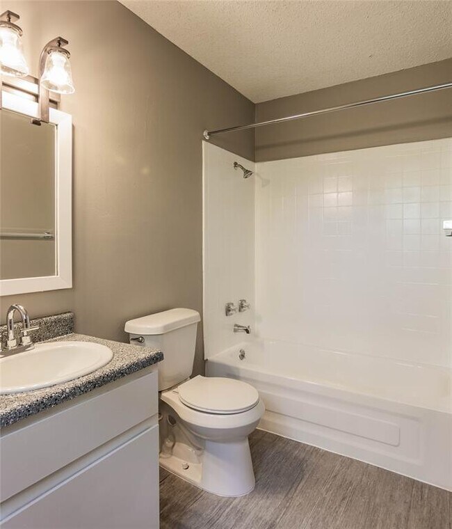 Building Photo - 207 N Cougar Ave