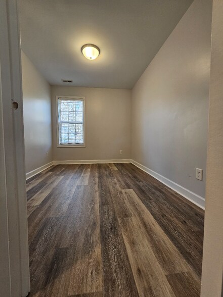 Building Photo - 527 Walter St