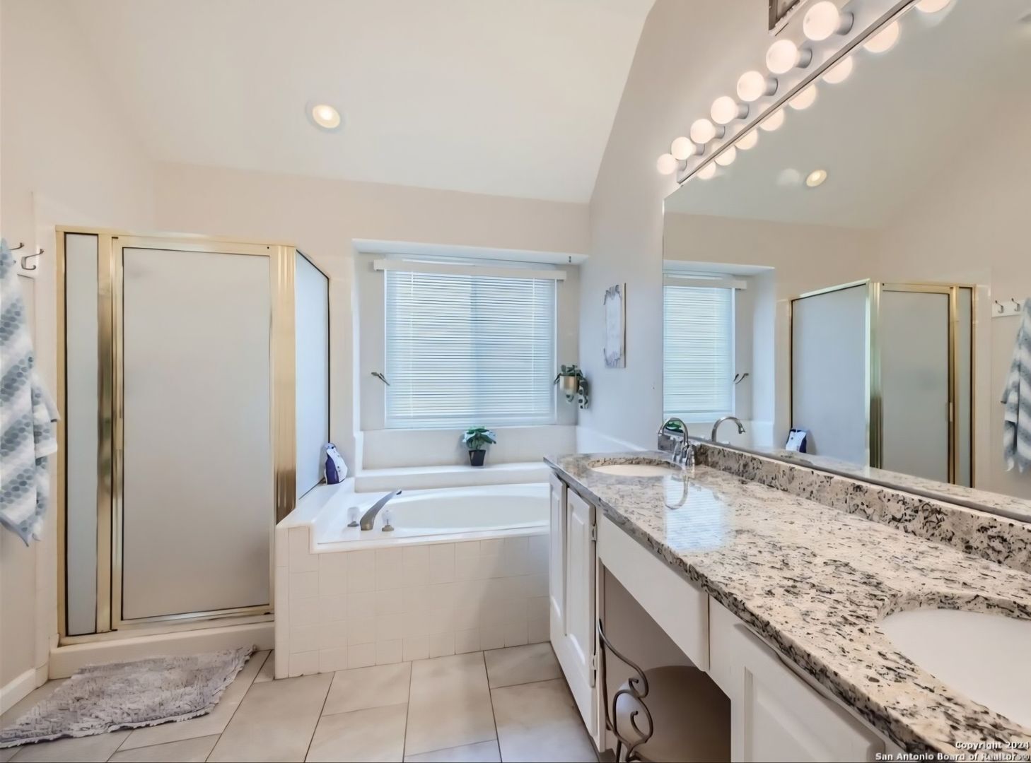 Building Photo - 2723 Montebello