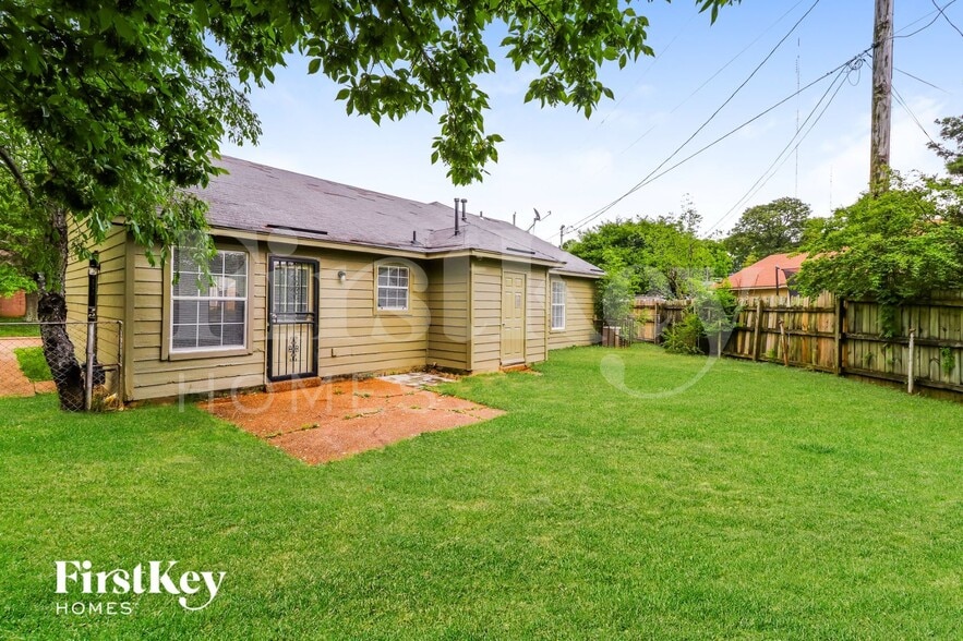 Building Photo - 1209 Breezy Gate Dr