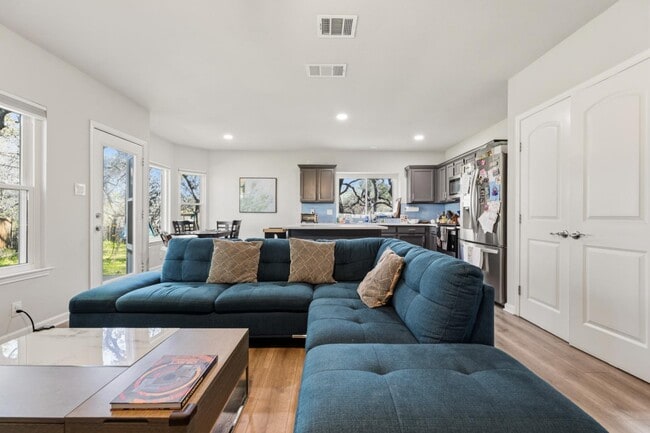 Building Photo - 2607 Sky Dale Dr