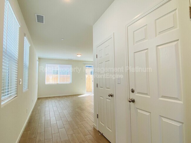 Building Photo - 6407 E Riesling Dr