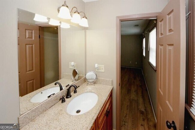 Building Photo - 4033 Scenic Mountain Dr SW