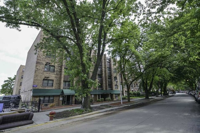 Building Photo - 675 W Wrightwoode