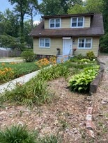 Building Photo - 1700 Welika Dr