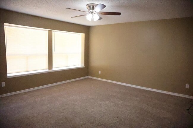 Building Photo - 2307 Edgedale Dr