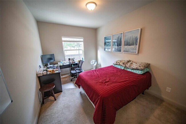 Building Photo - 2745 Troutt Dr