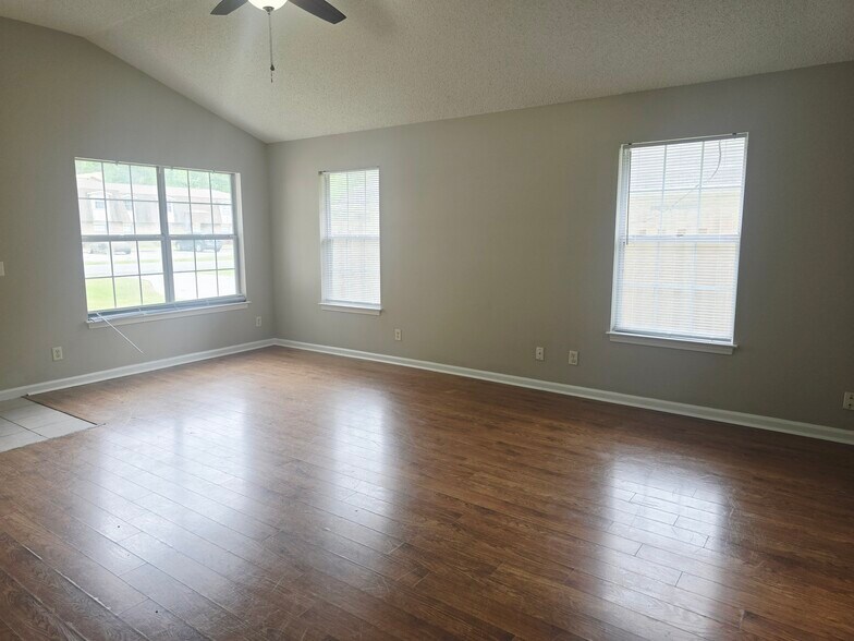 Building Photo - 212 E Mell St