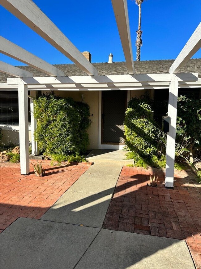 Building Photo - Nice Southside Location