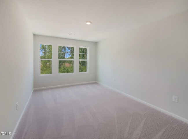 Building Photo - Modern New Townhome | 3 Bed/2.5 Bath | End...