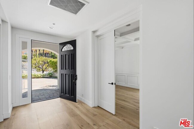Building Photo - 16802 Cll De Sarah
