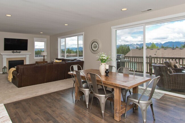 Building Photo - 4Bd/3Ba Snoqualmie House