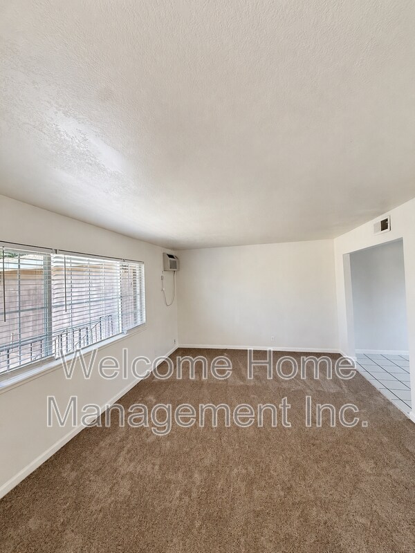Building Photo - 2225 Hillsborough Ct