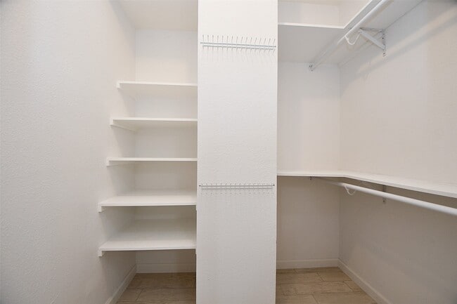Building Photo - 382 Wilcrest Dr