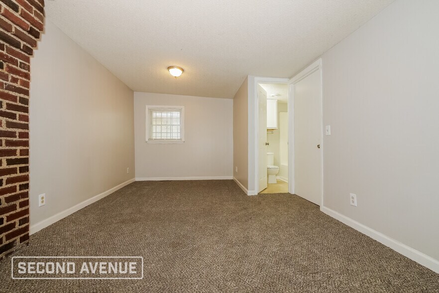 Building Photo - 2314 Van Brunt Blvd