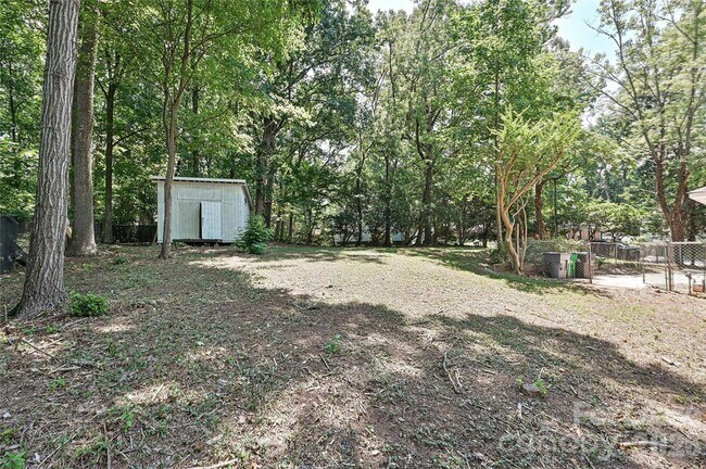 Building Photo - 5121 Farm Pond Ln
