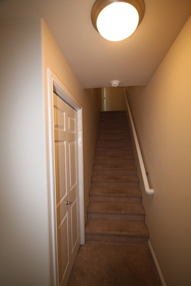 Building Photo - 2 Bedroom Condo near Downtown Anchorage!