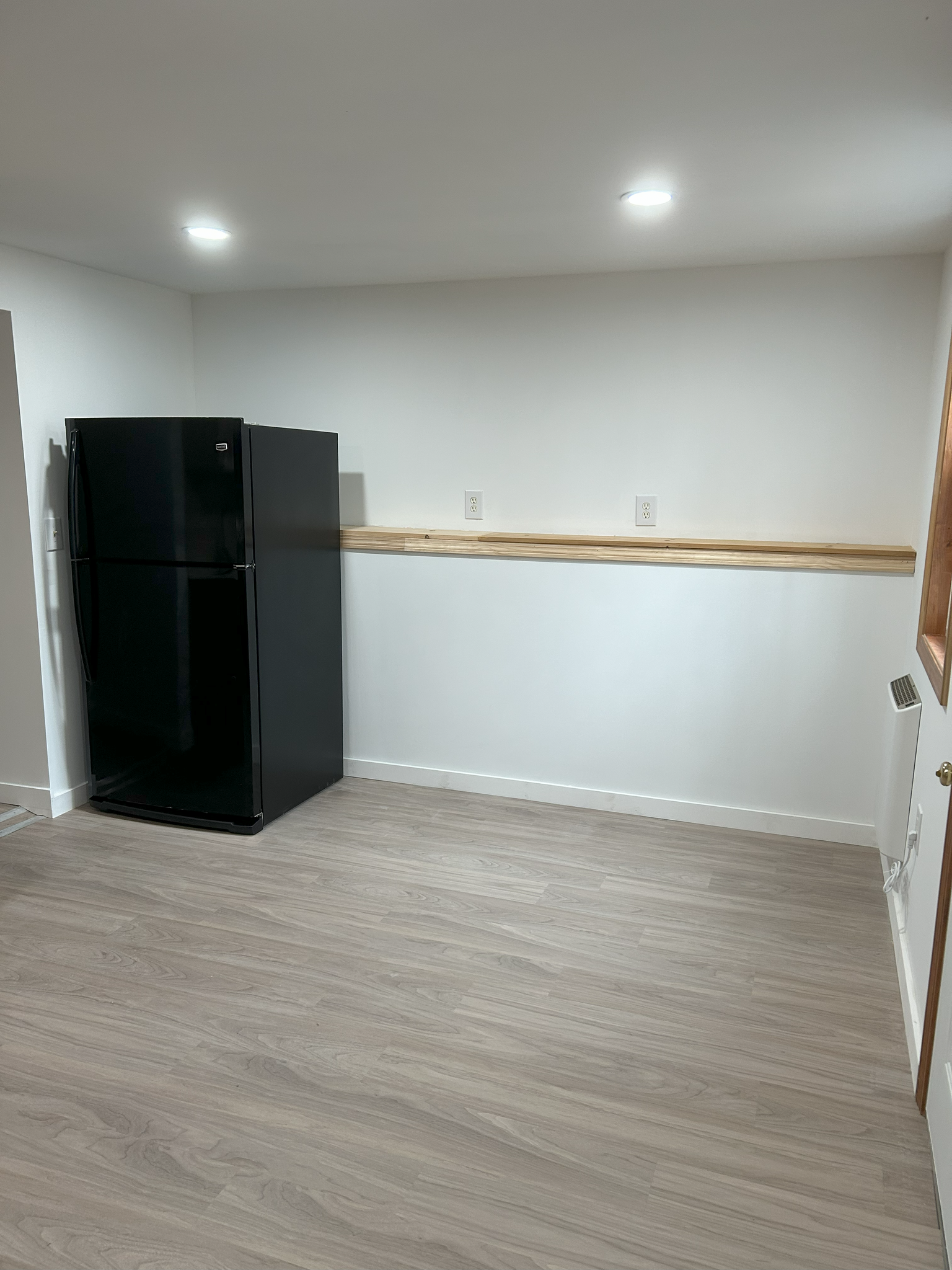 Kitchen - 194 Westview Dr