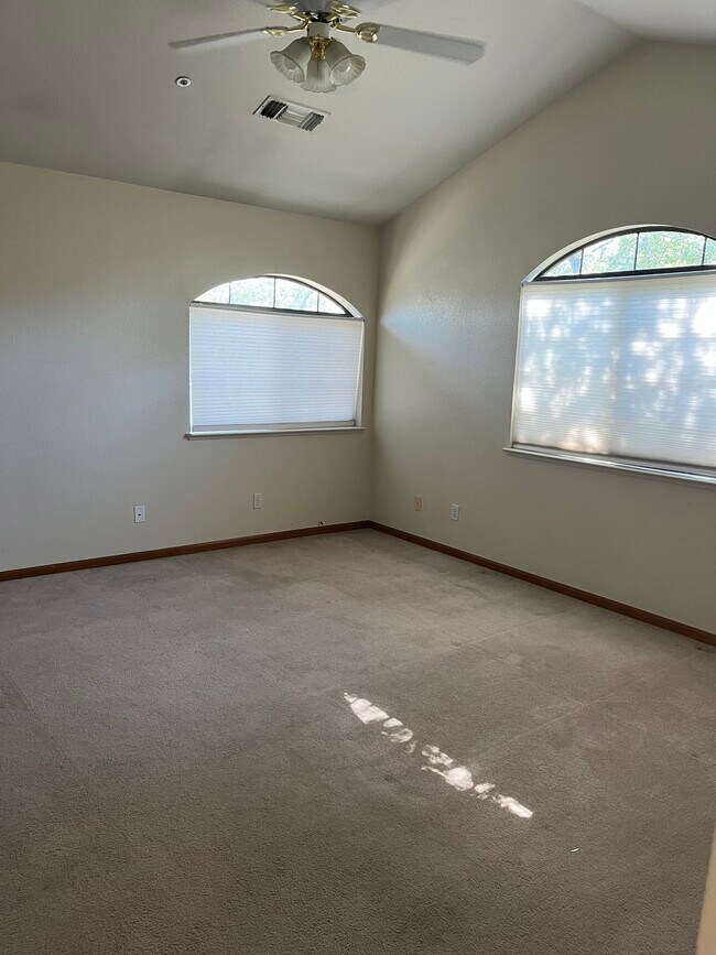 Building Photo - 258 Hoffman Ave