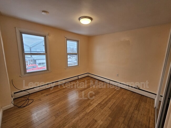 Building Photo - 156 Washington St