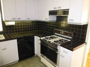 Kitchen - 14656 Morrison St