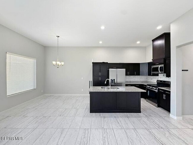 Building Photo - 12622 Amesbury