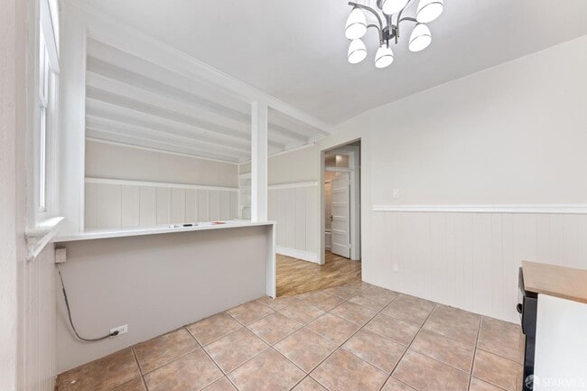 Building Photo - 31 Pixley St