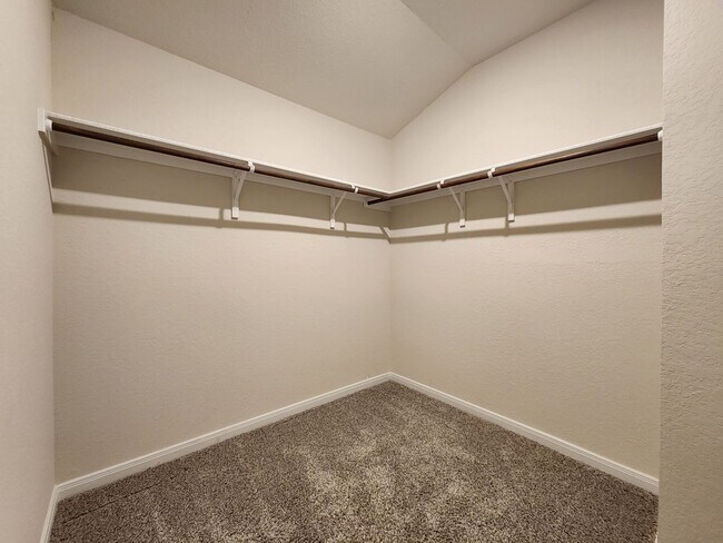 Building Photo - Large 4 Bedroom House in Meyers Landing / Fridge Included / Cute Front Porch / Yard/ CISD